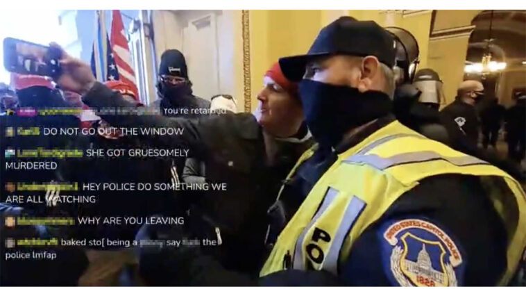 Καπιτώλιο selfie αστυνομικού με διαδηλωτή