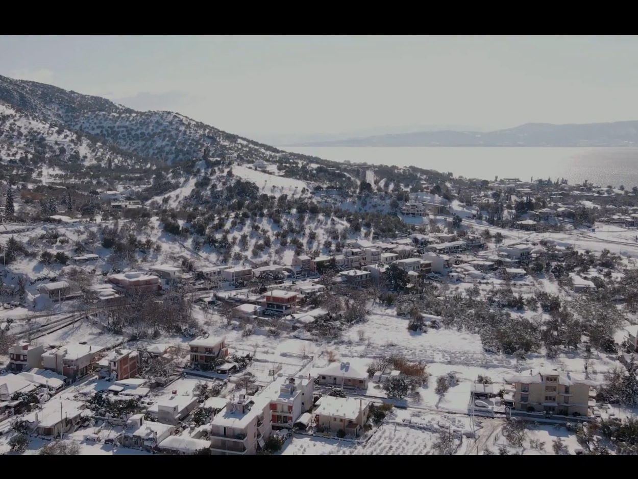 Βόρεια Εύβοια: Η Αιδηψός στο πέπλο του χιονιά