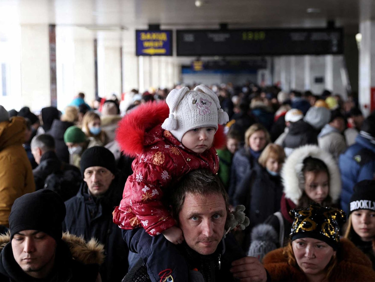 Ουκρανία: Στιγμές απόγνωσης στο σταθμό τρένων του Κιέβου