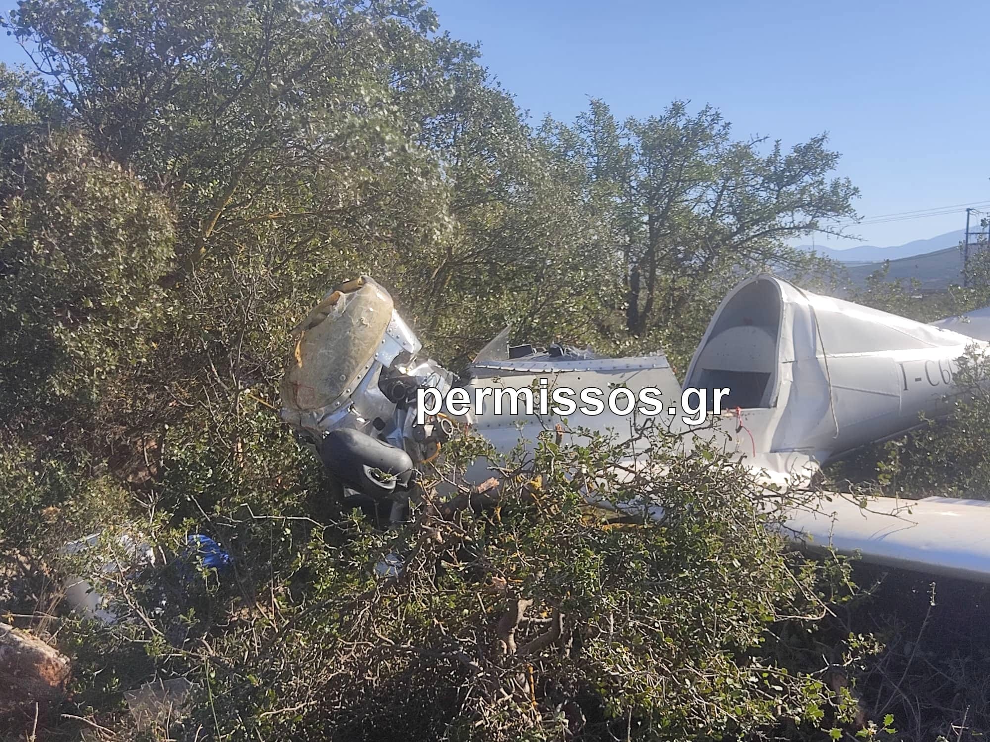 Μονοκινητήριο αεροπλάνο έπεσε έξω από τη Θήβα
